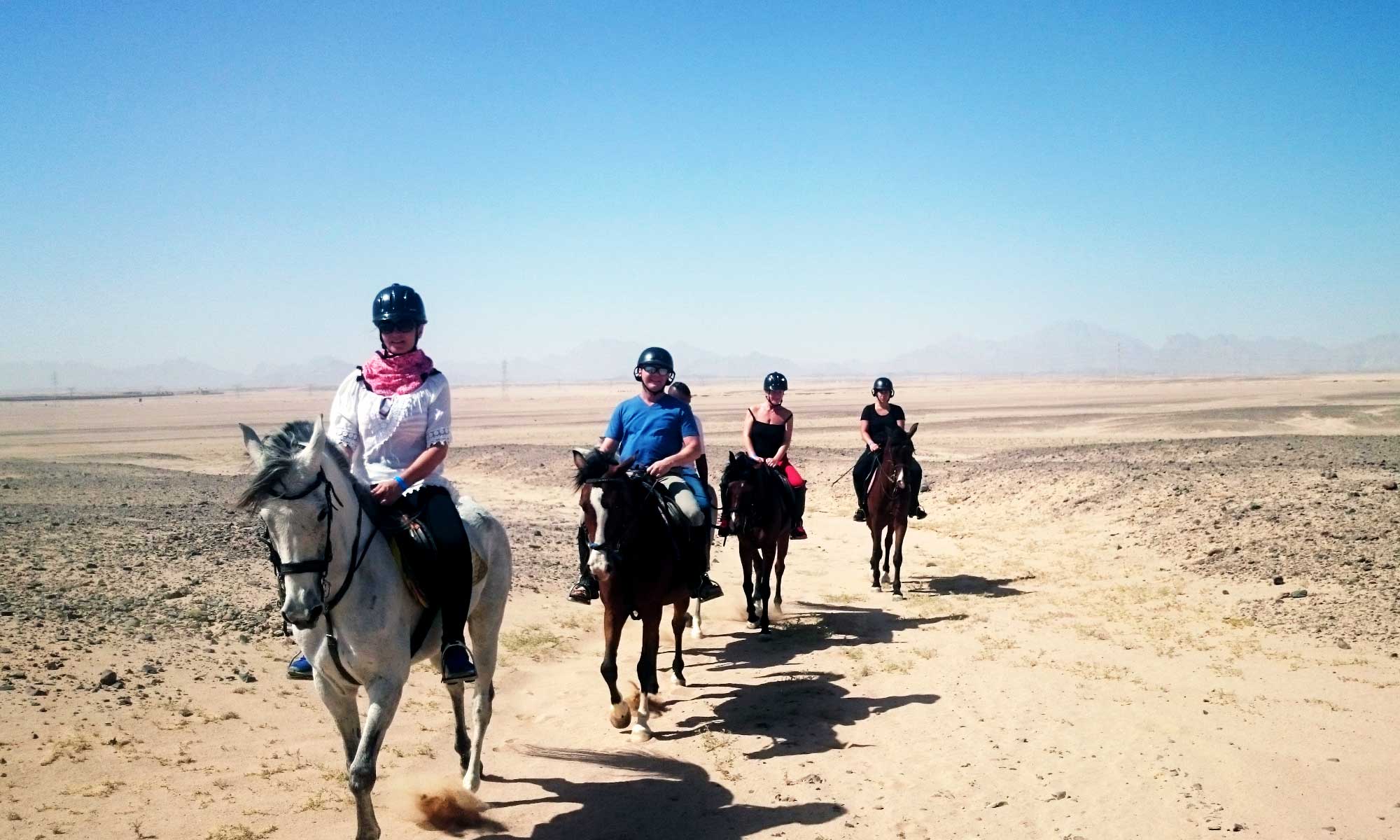 Sunset horse riding experience in the desert